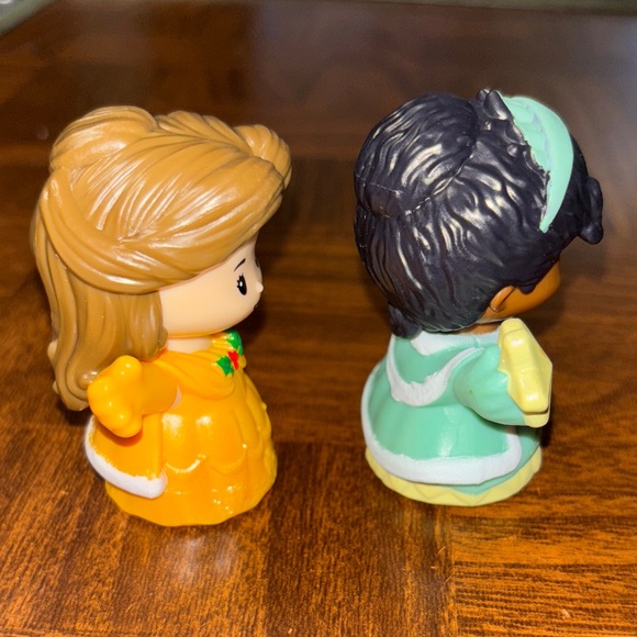 Fisher Price Little People Tiana and Belle - winter versions - Picture 4 of 5
